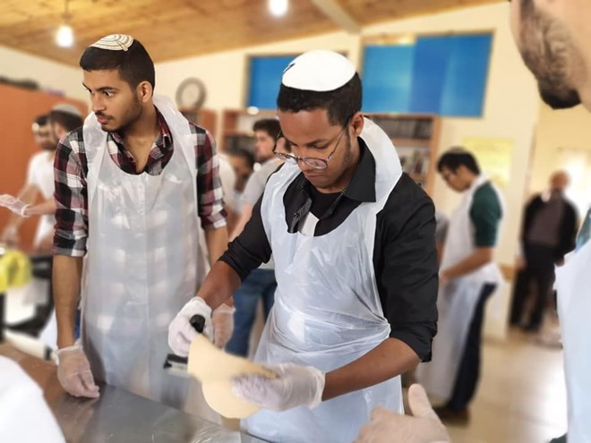 אפית מצות בני אסצ'אלו קומיי ושגיא טלקר